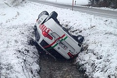 Suisse: Appelée pour un accident, la police finit sur le toit